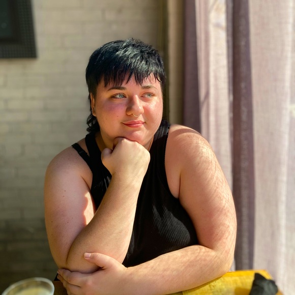 Meet your Posher, Taylor - Picture 1 of 1